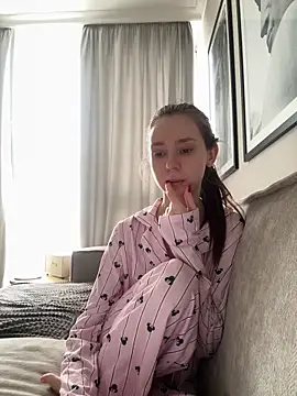 Snapshot of RosieMills chatting on March 4, 2026, 8:00 am RosieMills online show from March 4, 2026, 8:00 am