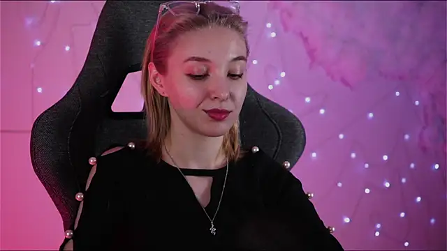 Snapshot of PhilippaAdamas chatting on February 27, 2025, 5:40 am PhilippaAdamas online show from February 27, 2025, 5:40 am