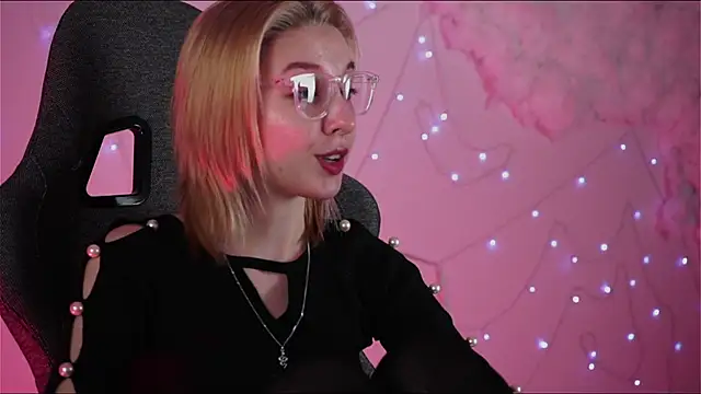 Snapshot of PhilippaAdamas chatting on February 27, 2025, 8:46 am PhilippaAdamas online show from February 27, 2025, 8:46 am