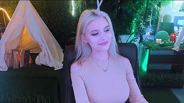 LeonaStane online show from March 21, 2025, 9:34 pm