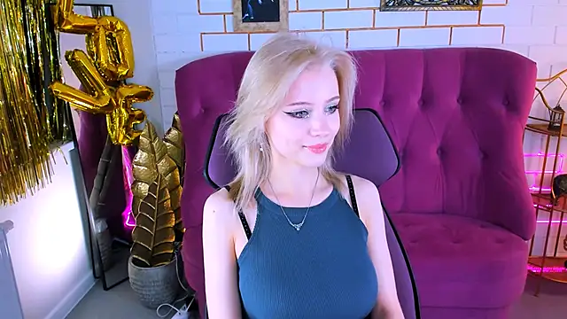 LeonaStane online show from November 6, 2025, 4:55 pm