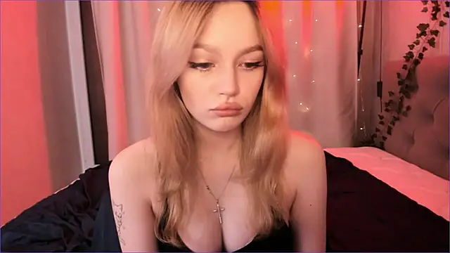 MiaRanki online show from April 6, 2026, 11:39 pm