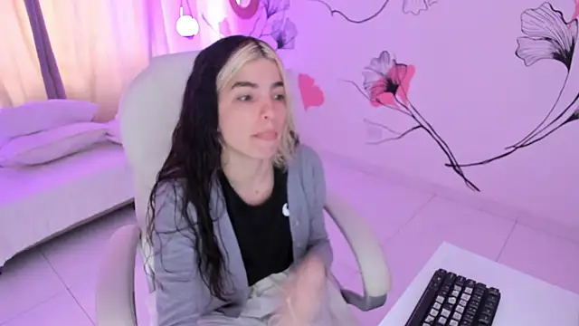 Snapshot of Isabela_Fiorelli chatting on September 15, 2025, 1:33 pm Isabela Fiorelli online show from September 15, 2025, 1:33 pm