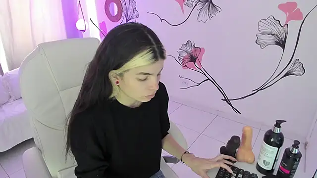 Isabela Fiorelli online show from October 30, 2025, 7:00 pm