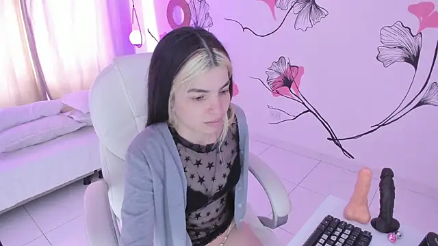 Snapshot of Isabela_Fiorelli chatting on September 19, 2025, 1:26 pm Isabela Fiorelli online show from September 19, 2025, 1:26 pm