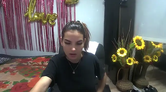 Girasol2630 online show from March 19, 2025, 12:23 pm