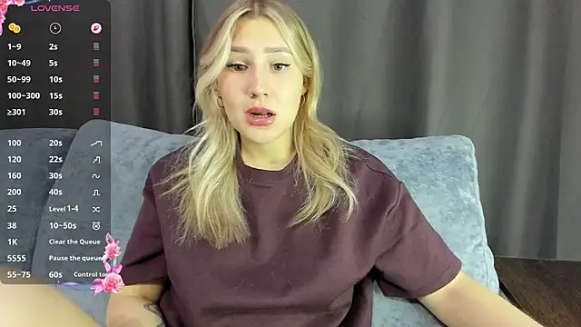 Snapshot of And1sa chatting on October 21, 2025, 8:52 pm And1sa online show from October 21, 2025, 8:52 pm