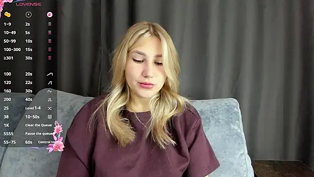 Snapshot of And1sa chatting on October 21, 2025, 8:36 am And1sa online show from October 21, 2025, 8:36 am