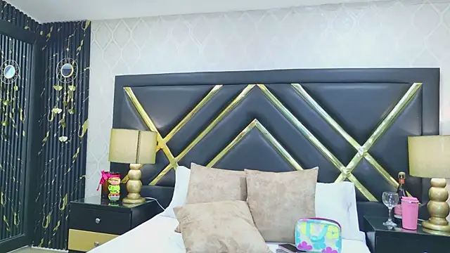 Snapshot of SophieWinsloow chatting on December 21, 2025, 1:57 pm SophieWinsloow online show from December 21, 2025, 1:57 pm