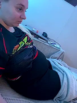 Snapshot of Princessemisse chatting on October 17, 2025, 12:51 pm Princessemisse online show from October 17, 2025, 12:51 pm