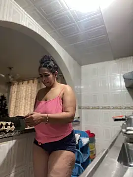 Snapshot of Carola-Ross chatting on December 15, 2025, 4:57 pm Carola-Ross online show from December 15, 2025, 4:57 pm