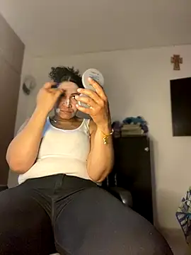 Carola-Ross online show from November 18, 2025, 5:38 pm