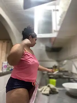 Snapshot of Carola-Ross chatting on January 17, 2026, 4:21 pm Carola-Ross online show from January 17, 2026, 4:21 pm