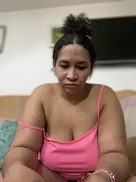 Snapshot of Carola-Ross chatting on February 1, 2026, 2:48 pm Carola-Ross online show from February 1, 2026, 2:48 pm