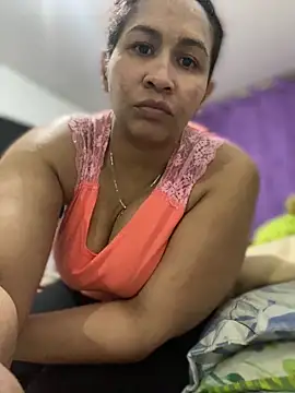 Snapshot of Carola-Ross chatting on March 4, 2026, 11:01 pm Carola-Ross online show from March 4, 2026, 11:01 pm