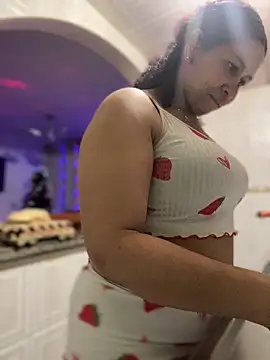 Snapshot of Carola-Ross chatting on December 13, 2025, 8:04 pm Carola-Ross online show from December 13, 2025, 8:04 pm