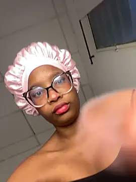 Snapshot of blackgril12 chatting on November 11, 2025, 11:05 am blackgril12 online show from November 11, 2025, 11:05 am