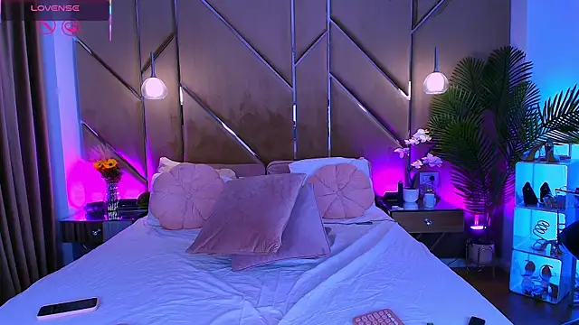 Snapshot of Lellie__ chatting on February 27, 2026, 5:57 pm Lellie online show from February 27, 2026, 5:57 pm