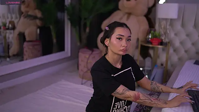 Snapshot of SashaFerrera chatting on October 26, 2025, 5:24 pm SashaFerrera online show from October 26, 2025, 5:24 pm