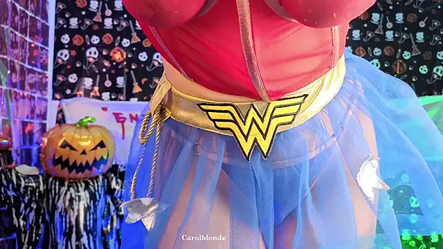 Snapshot of Carolblonde chatting on October 31, 2025, 10:27 pm Carolblonde online show from October 31, 2025, 10:27 pm