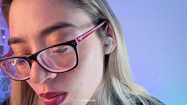 Snapshot of Carolblonde chatting on December 15, 2025, 2:06 am Carolblonde online show from December 15, 2025, 2:06 am