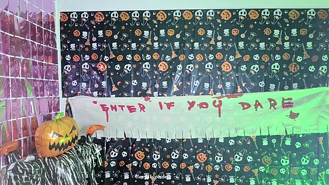 Snapshot of Carolblonde chatting on November 2, 2025, 10:26 pm Carolblonde online show from November 2, 2025, 10:26 pm