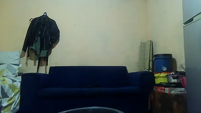 01applebottom online show from October 6, 2025, 2:51 pm