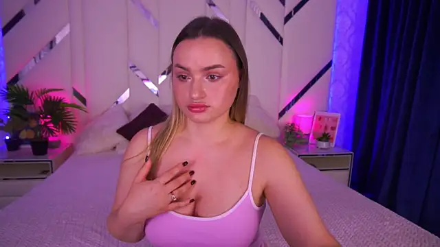 LindsieGreyy online show from November 1, 2025, 8:41 am