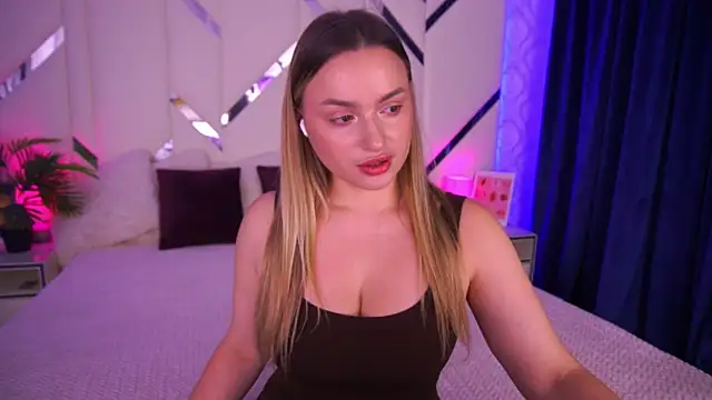 LindsieGreyy online show from November 4, 2025, 7:45 am