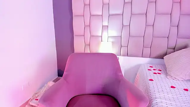 Mia cm online show from February 16, 2026, 8:07 pm