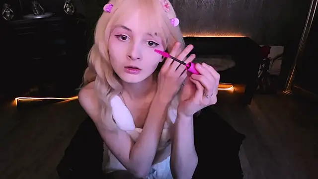 Leia Bliss online show from March 14, 2025, 1:35 pm