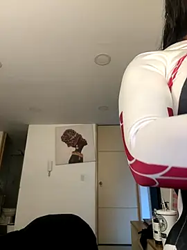 Snapshot of KarolVega- chatting on October 31, 2025, 2:57 pm KarolVega- online show from October 31, 2025, 2:57 pm