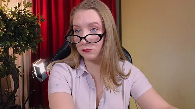 Snapshot of Saint_Vicious chatting on December 4, 2025, 8:41 pm Saint Vicious online show from December 4, 2025, 8:41 pm