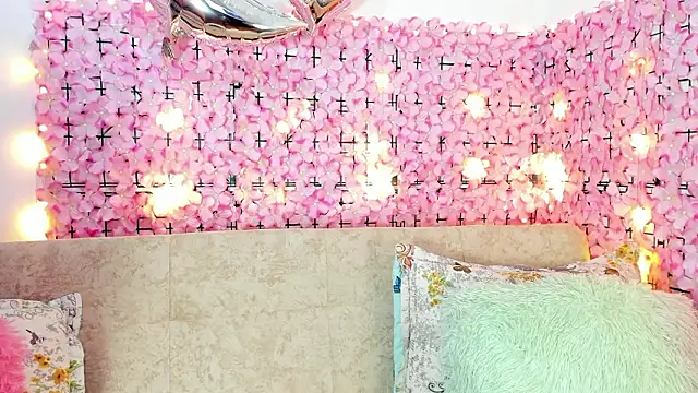 Snapshot of Lynda_Bonnie chatting on February 28, 2026, 5:12 pm Lynda Bonnie online show from February 28, 2026, 5:12 pm