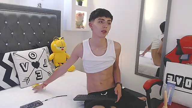 Snapshot of MaikyCooper chatting on March 14, 2025, 8:21 am MaikyCooper online show from March 14, 2025, 8:21 am