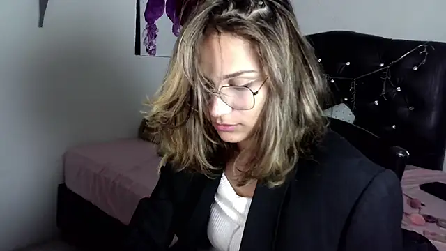 Snapshot of Auroraa_soul chatting on December 14, 2025, 9:04 am Auroraa soul online show from December 14, 2025, 9:04 am