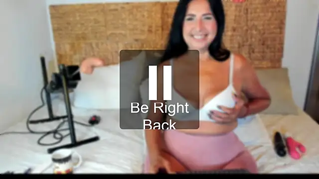 Jackiehmilf52 online show from February 17, 2026, 2:14 pm