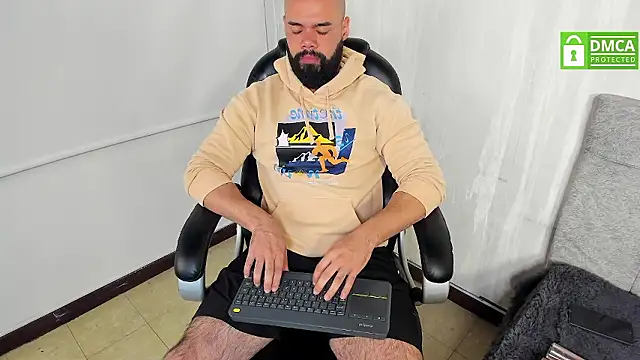 Snapshot of Luke_Diaz7 chatting on January 14, 2026, 12:03 am Luke Diaz7 online show from January 14, 2026, 12:03 am