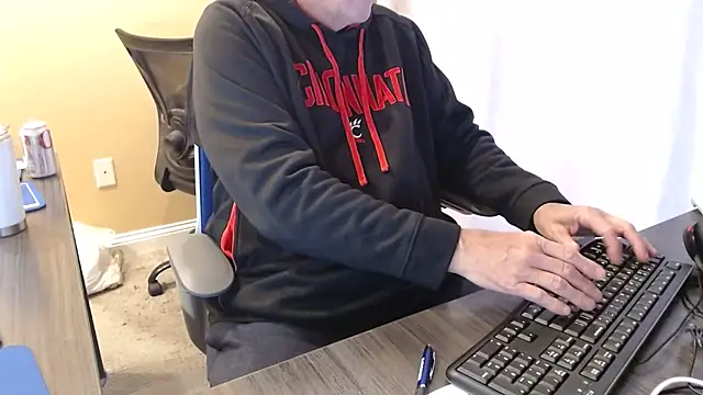 Snapshot of olderandwiser2 chatting on March 5, 2025, 10:43 pm olderandwiser2 online show from March 5, 2025, 10:43 pm