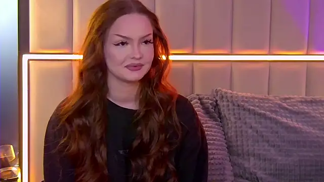 AlexaBright online show from November 18, 2025, 6:33 pm