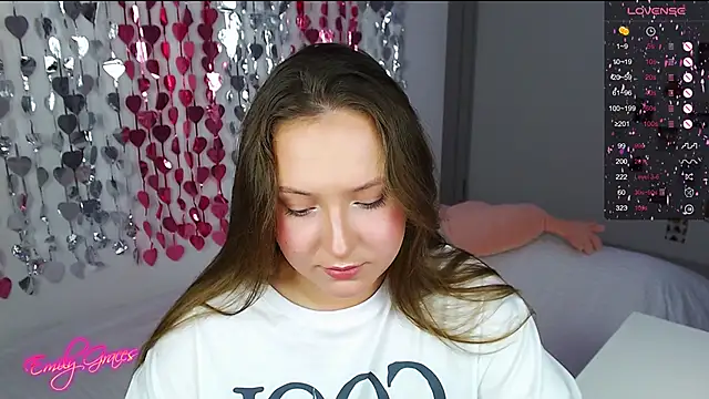 Snapshot of EmilyxxGraces chatting on February 18, 2026, 12:19 am EmilyxxGraces online show from February 18, 2026, 12:19 am