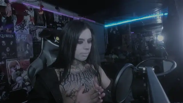 Snapshot of rotten_dreams chatting on March 7, 2025, 10:32 pm rotten dreams online show from March 7, 2025, 10:32 pm