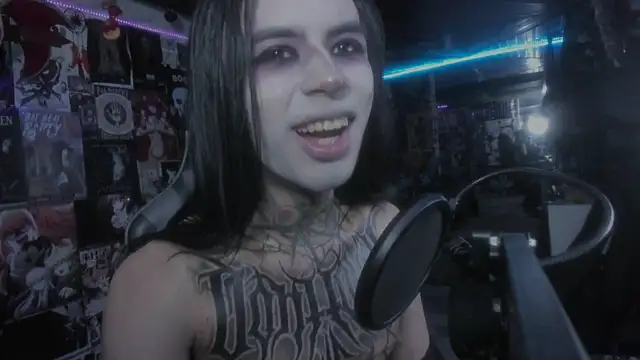 Snapshot of rotten_dreams chatting on March 8, 2025, 10:34 pm rotten dreams online show from March 8, 2025, 10:34 pm