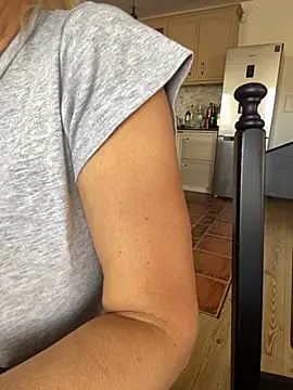 Snapshot of DeboraXporn chatting on October 22, 2025, 12:37 pm DeboraXporn online show from October 22, 2025, 12:37 pm