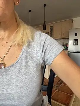 Snapshot of DeboraXporn chatting on October 29, 2025, 2:16 pm DeboraXporn online show from October 29, 2025, 2:16 pm