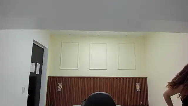 MELINAMARTINS online show from September 15, 2025, 7:36 pm