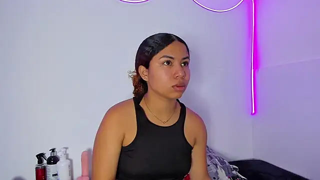 MELINAMARTINS online show from February 4, 2026, 8:48 pm