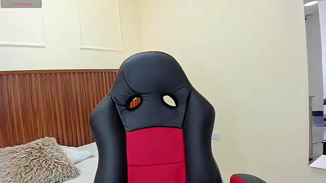 MELINAMARTINS online show from November 20, 2025, 7:47 pm