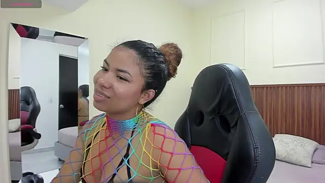 MELINAMARTINS online show from November 6, 2025, 7:40 pm