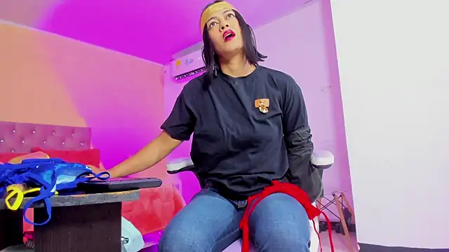 Snapshot of cristal_crossfitx chatting on October 31, 2025, 10:12 am cristal crossfitx online show from October 31, 2025, 10:12 am